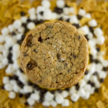 The Perfect Combination of crispy yet chewy, sweet and salty with caramel notes throughout this concoction of toasted cornflakes, Ghirardelli mini semi-sweet chocolate chips and gooey mini marshmallows, finished with a sprinkle of Maldon Sea Salt.